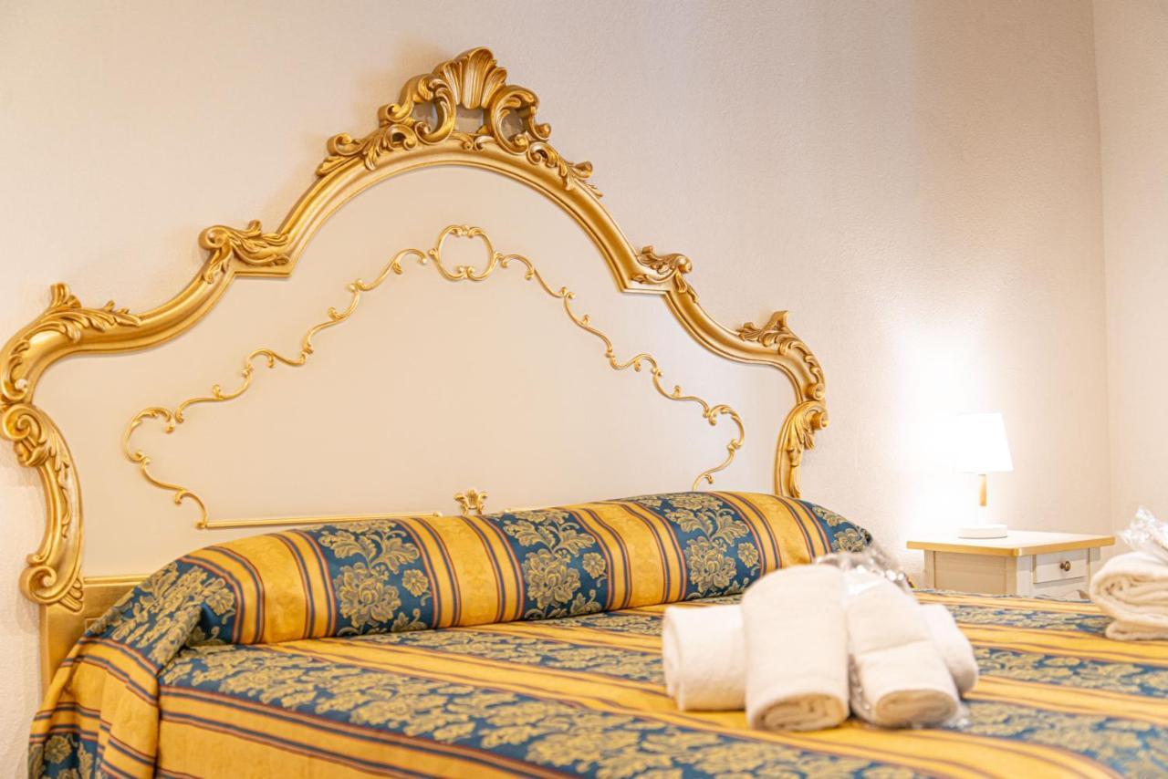 Ca' Leoncino - Venice Canal Front Apartment Buitenkant foto
